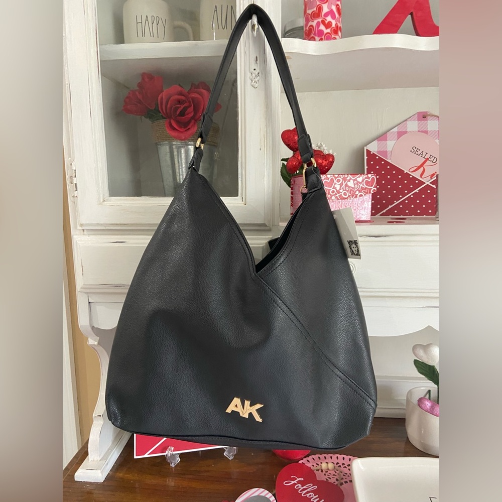 ANNE KLEIN Classic black shoulder bag